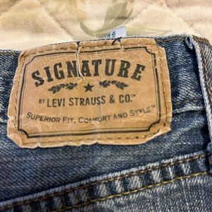 Mens jeans. 34/32 levis. Good shape. Used but lots of life left in them.